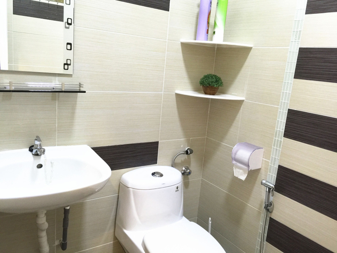 Bathroom 4, H & H Guesthouse 1, Malacca City