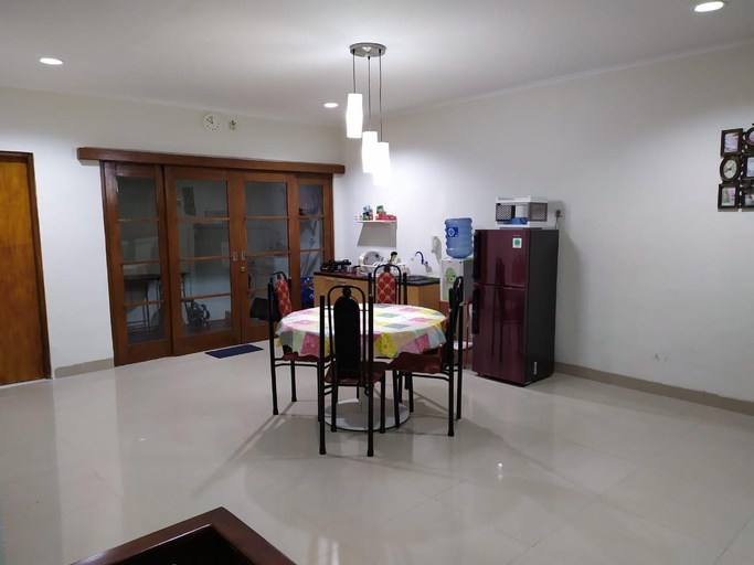 Others 3, Awana Dream - Villa for 10pax - 5mins to Alun Alun, Yogyakarta