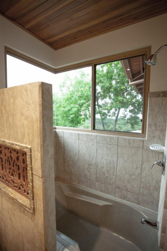 Bathroom 4, Casa Picapiedra, Carrillo