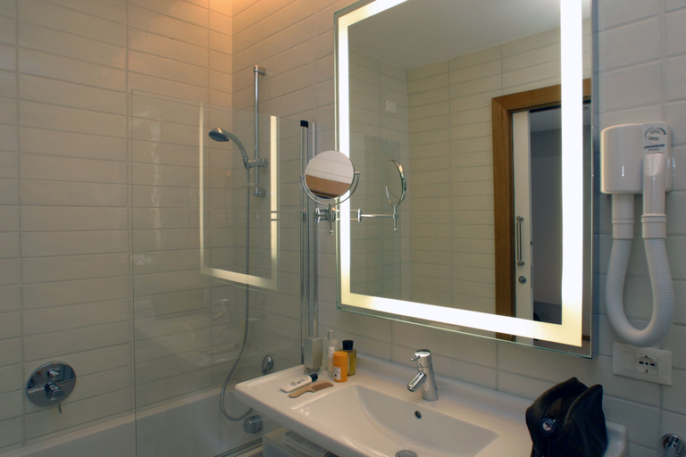 Bathroom 5, Rota Suites, Napoli