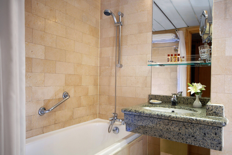 Bathroom 5, Sheraton Montazah Hotel, Al-Muntazah
