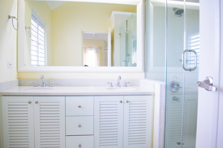 Bathroom 4, Richmond Villa Rental Management