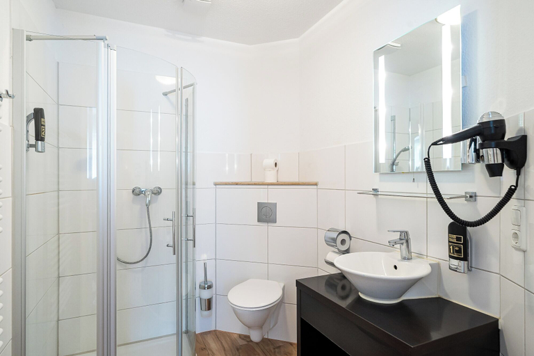 Bathroom 5, Wilhelmshaven Ahoi, Sure Hotel Collection by Best Western, Wilhelmshaven