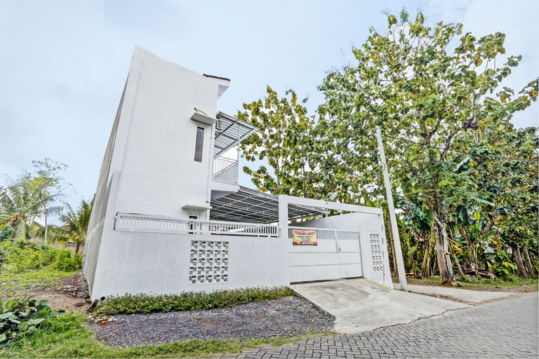 Exterior & Views 2, SPOT ON 92832 Al Mahira Syariah, Majalengka