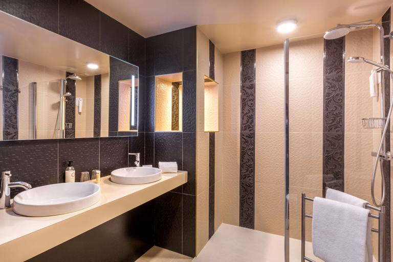 Bathroom 4, Best Western Hotel Royan Ocean, Charente-Maritime