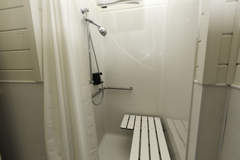 Bathroom 3, Swiftcurrent Motor Inn and Cabins - Inside the Park, Glacier