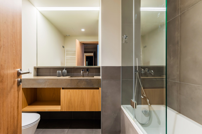 Bathroom 4, Gelman's Getaway in Lisbon, Lisbon