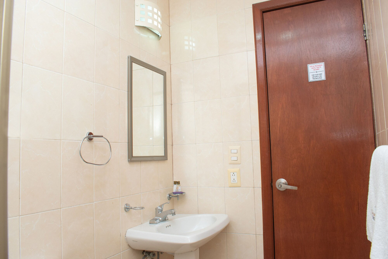 Bathroom 5, Terracaribe Hotel - In Cancun (Downtown Cancun), Isla Mujeres