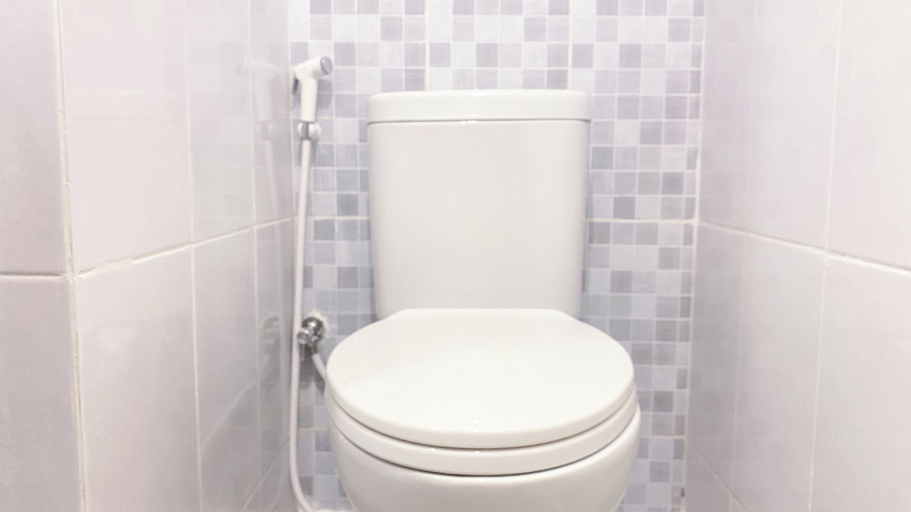 Bathroom 5, Good Deal And Homey Studio Tokyo Riverside Pik 2 Apartment, Tangerang
