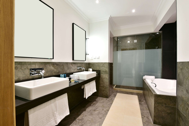 Bathroom 12