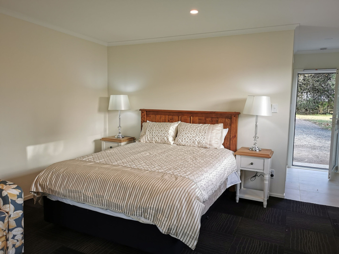 Bedroom 3, Tree of Love, Waipa