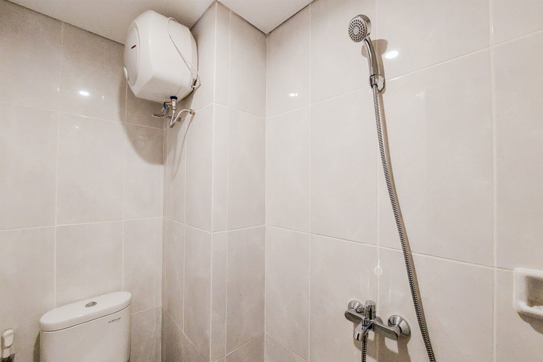 Bathroom 4, Great Deal And Cozy Stay Studio Room Serpong Garden Apartment, Tangerang