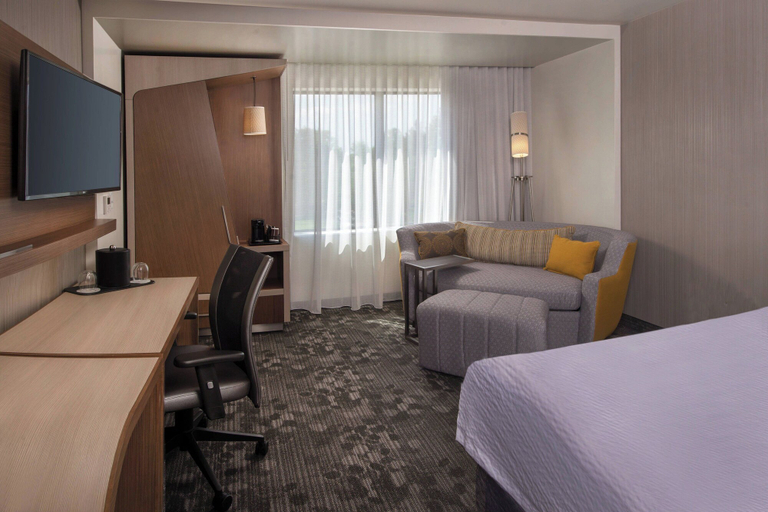 Bedroom 5, Courtyard by Marriott Hershey Chocolate Avenue, Dauphin
