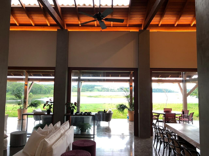 Food & Drinks 5, Buganville Villas, Itaí