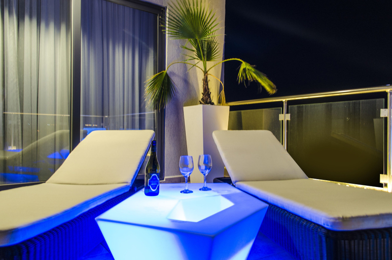 Sport & Beauty 5, Paramount Bay Penthouse