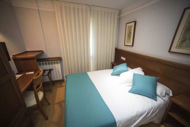 Bedroom 4, Hotel Alba, Soria