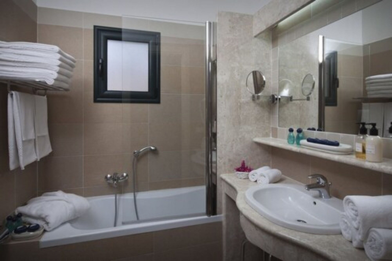 Bathroom 5, Cala Ginepro Hotel Resort, Nuoro