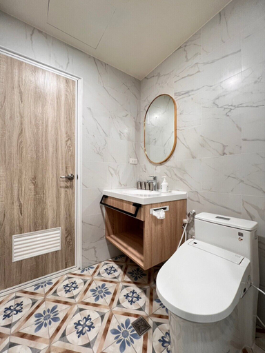 Bathroom 3, morning travel, Nantou