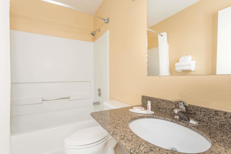 Bathroom 5, Super 8 by Wyndham Nephi, Juab