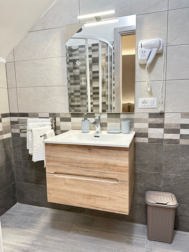 Bathroom 4, Costa degli dei rooms, Vibo Valentia