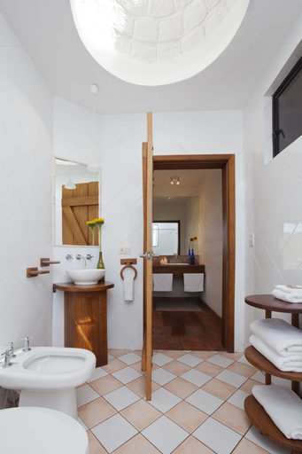 Bathroom 3, Hotel El Crater, Quito