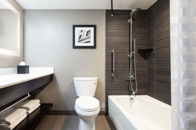 Bathroom 5, Dallas/Addison Marriott Quorum by the Galleria, Dallas