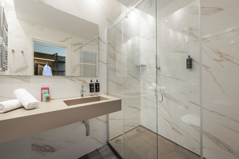 Bathroom 5, IH Hotels Milano Centrale, Milano