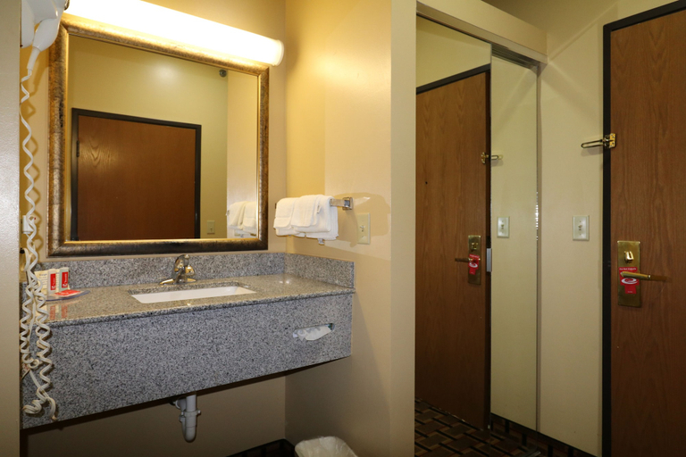Bathroom 5, Econo Lodge Lubbock I-27, Lubbock