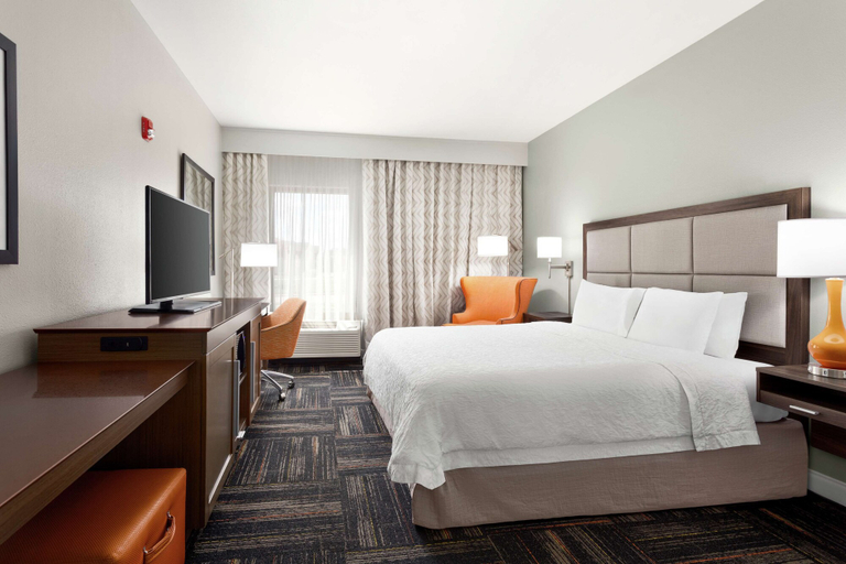 Bedroom 3, Hampton Inn Paris, Lamar