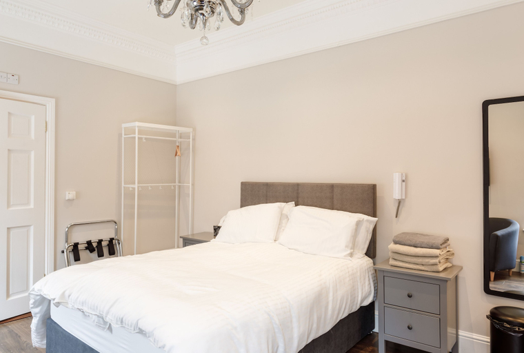 Bedroom 3, Molloy's Apartments, Dublin