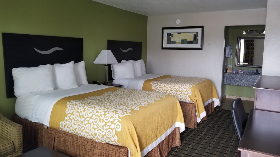 Bedroom 2, Days Inn by Wyndham West Memphis, Crittenden