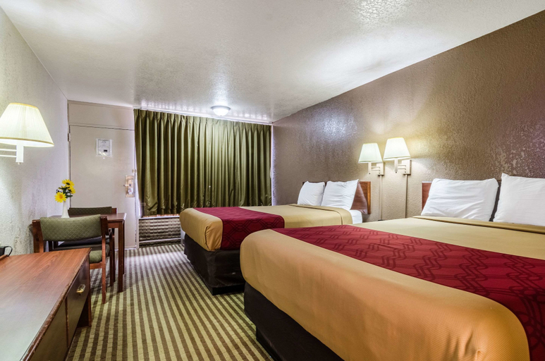 Bedroom 3, Econo Lodge Winfield, Cowley