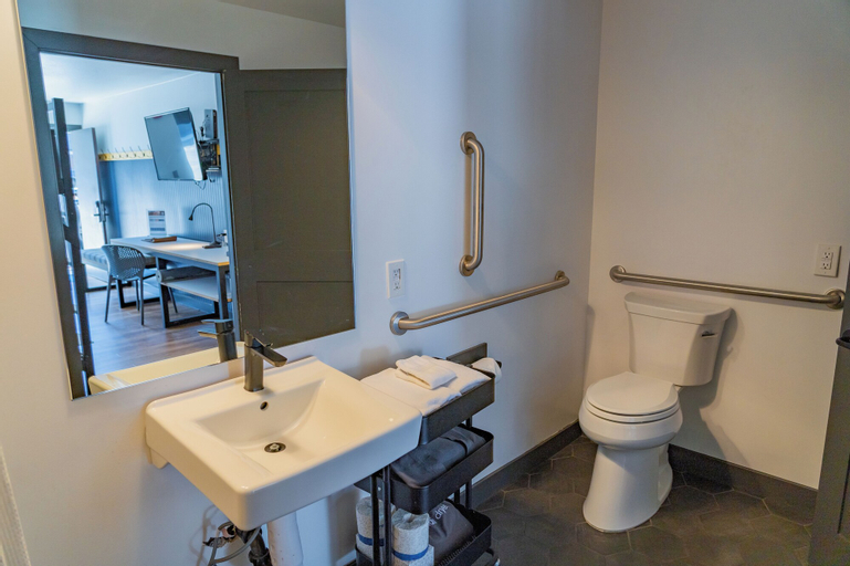 Bathroom 10