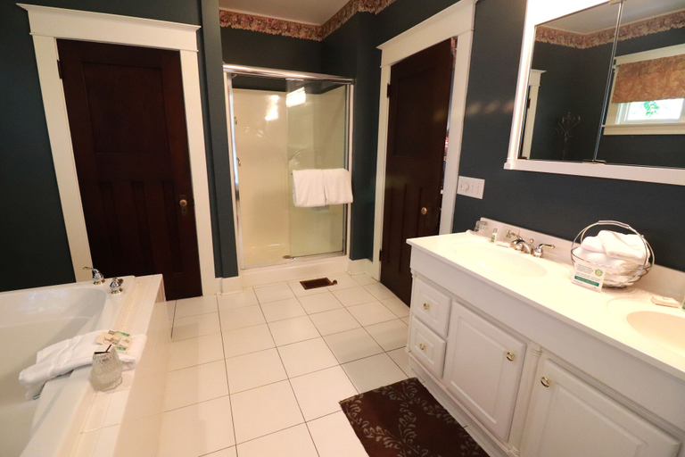 Bathroom 4, Inn at 835 Boutique Hotel, Sangamon