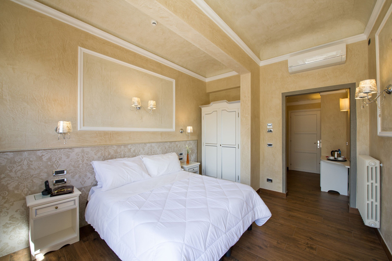 Bedroom 2, Hotel California, Florence