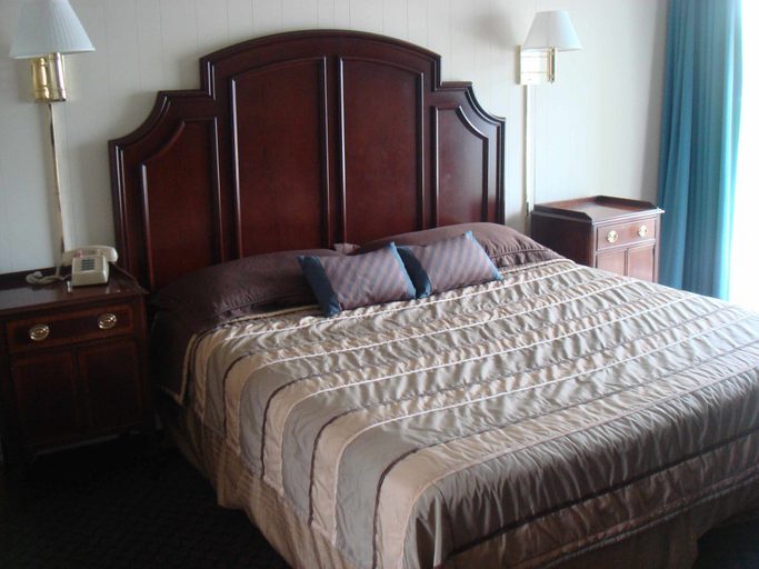 Bedroom 2, Harbor Base Pineapple Inn, Newport