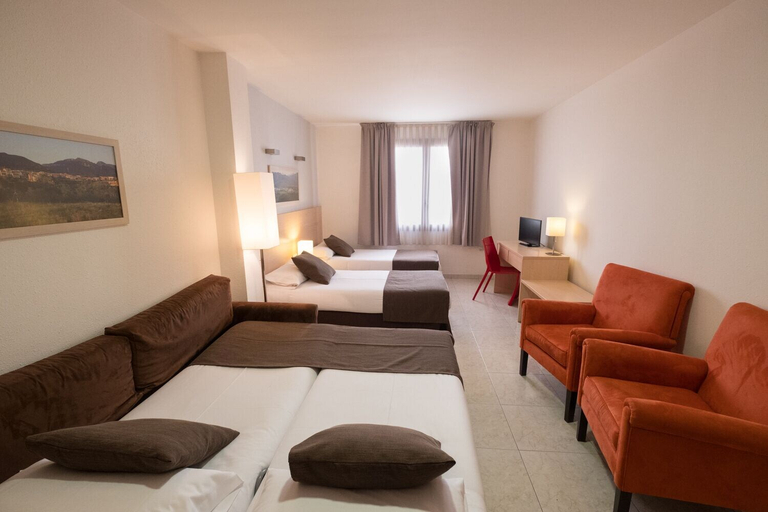Bedroom 3, Hotel Alta Garrotxa, Girona