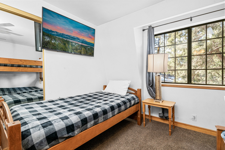 Bedroom 2, Alpine Escape, San Bernardino