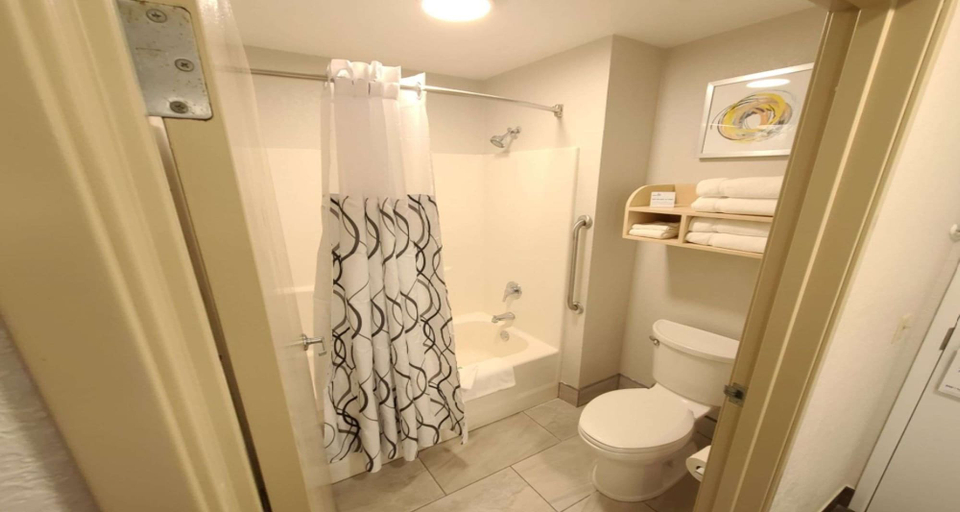 Bathroom 4, Best Western Watertown, Jefferson