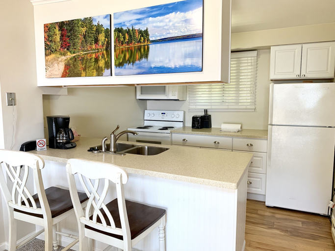 Others 5, Sunset Condominiums, Mackinac