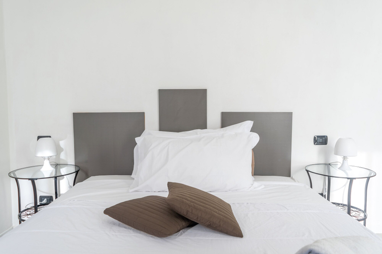 Bedroom 2, Main Street Verona, Verona