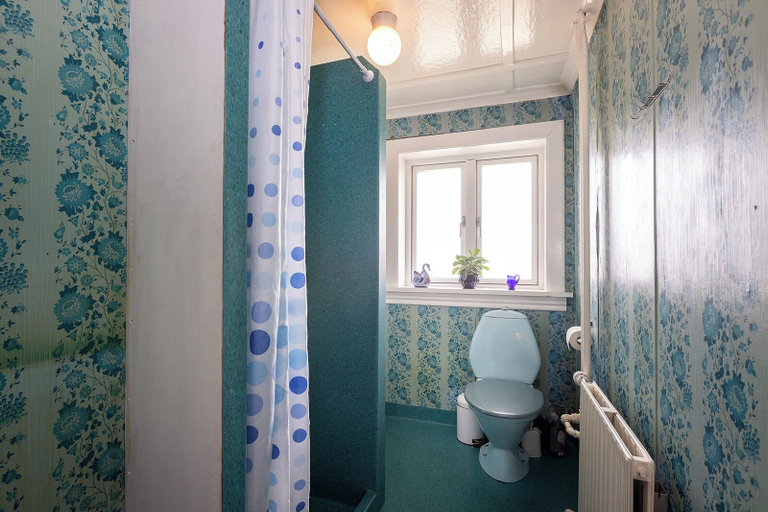 Bathroom, Downtown - Retro Decor - Stunning Views - Terrace, Tórshavn