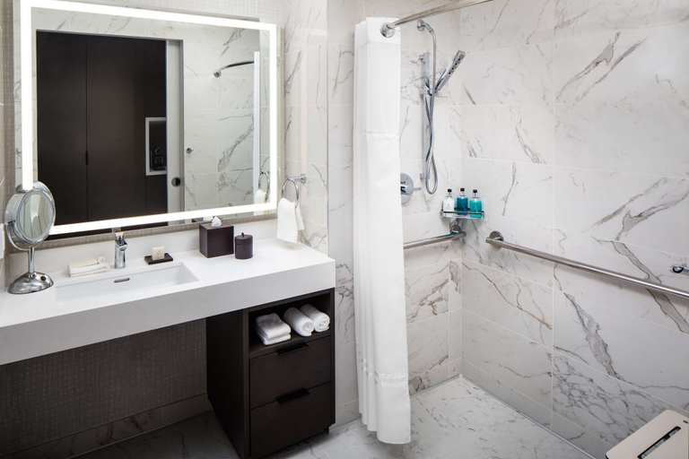 Bathroom 5, Hilton Miami Aventura, Miami-Dade