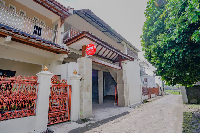 Exterior & Views 1, Hotel O Kenari House Syariah, Sleman