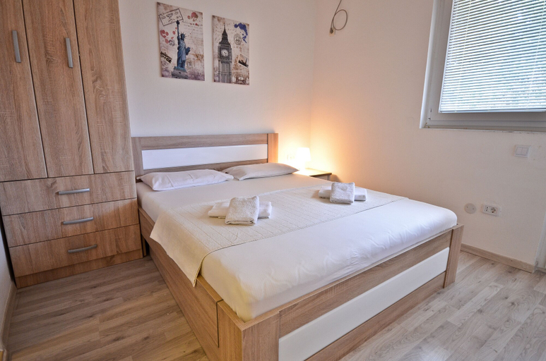 Bedroom 2, Apartments Cenic