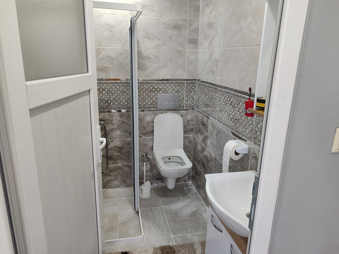 Bathroom 5, Cam Suites, Merkez