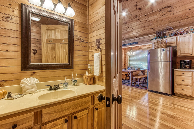 Bathroom 3, Copper Bear, Sevier