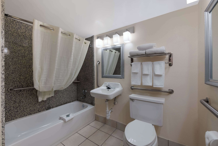 Bathroom 4, Best Western Hampton Coliseum Inn, Hampton