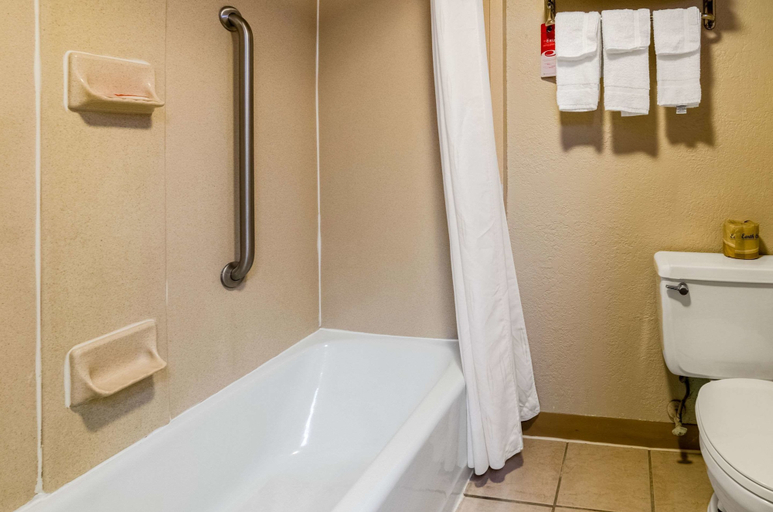 Bathroom 4, Econo Lodge Winfield, Cowley
