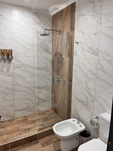 Bathroom 4, Ayres Apart Hotel, Federal